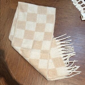Checkered Tan and Cream Scarf